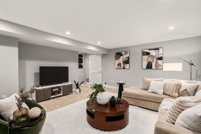 1935 Commonwealth Ave 1935, Newton, MA 02466