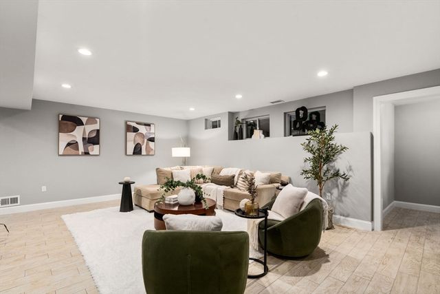 1935 Commonwealth Ave 1935, Newton, MA 02466