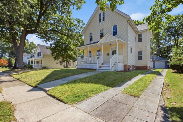 38 Highland St, Reading, MA 01867