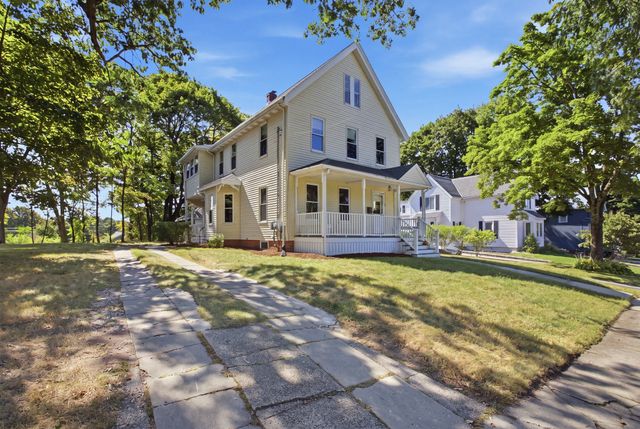 38 Highland St, Reading, MA 01867