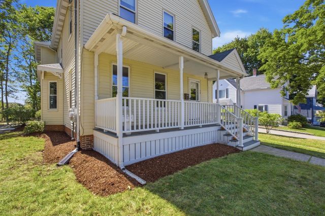 38 Highland St, Reading, MA 01867