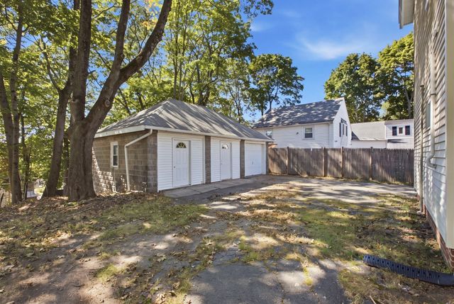 38 Highland St, Reading, MA 01867