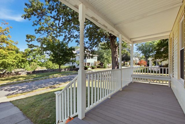 38 Highland St, Reading, MA 01867