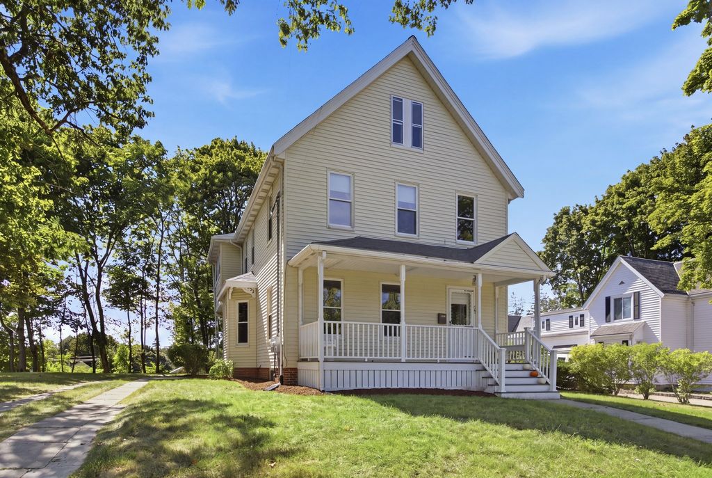 38 Highland St, Reading, MA 01867