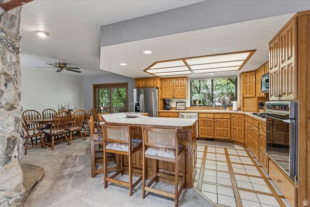905 OAKRIDGE DR, Farmington, UT 84025