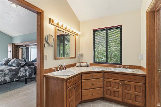 905 OAKRIDGE DR, Farmington, UT 84025