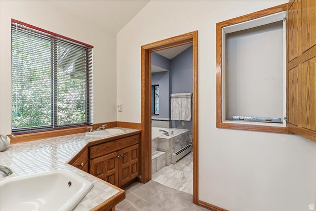 905 OAKRIDGE DR, Farmington, UT 84025