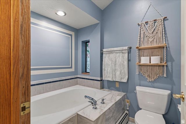 905 OAKRIDGE DR, Farmington, UT 84025