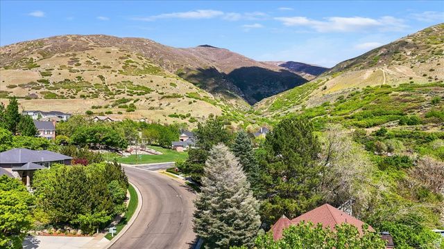 905 OAKRIDGE DR, Farmington, UT 84025