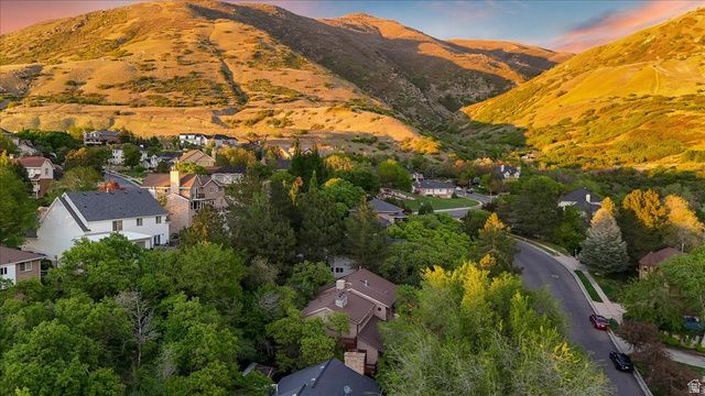 905 OAKRIDGE DR, Farmington, UT 84025