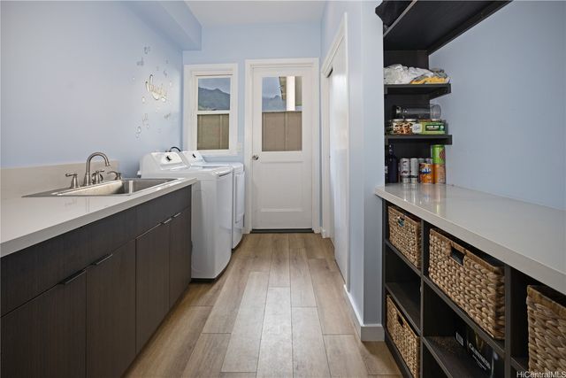 14 Hakumele Place, Honolulu, HI 96817