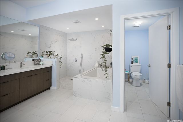 14 Hakumele Place, Honolulu, HI 96817