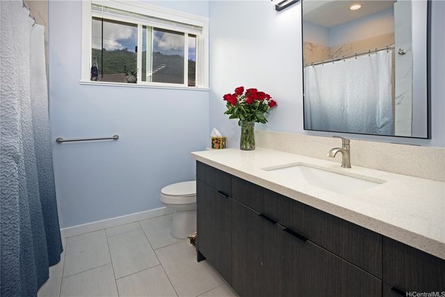 14 Hakumele Place, Honolulu, HI 96817
