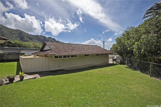 14 Hakumele Place, Honolulu, HI 96817
