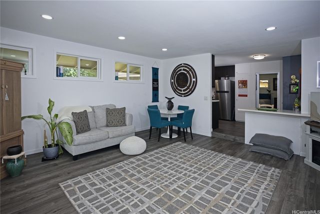 14 Hakumele Place, Honolulu, HI 96817