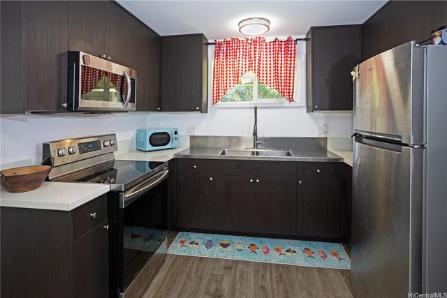 14 Hakumele Place, Honolulu, HI 96817