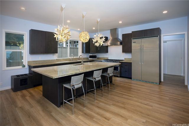 14 Hakumele Place, Honolulu, HI 96817