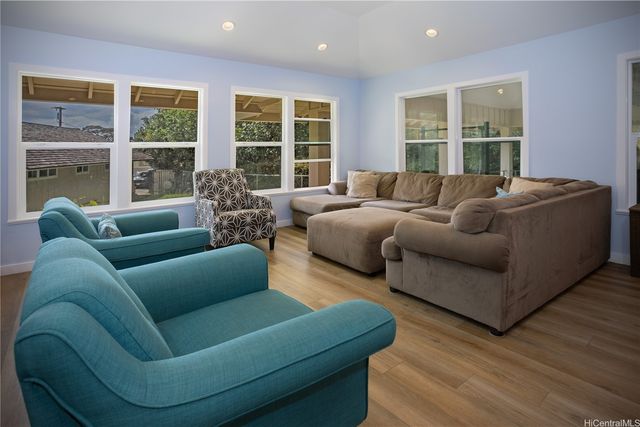 14 Hakumele Place, Honolulu, HI 96817