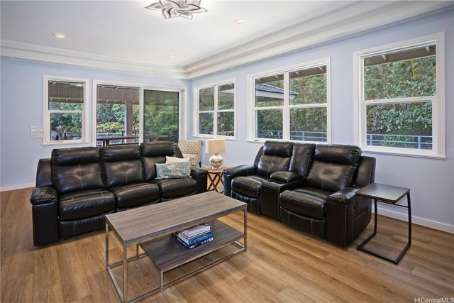 14 Hakumele Place, Honolulu, HI 96817