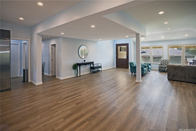 14 Hakumele Place, Honolulu, HI 96817