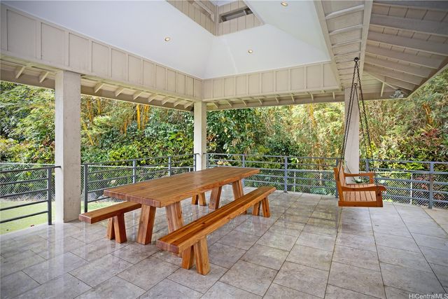 14 Hakumele Place, Honolulu, HI 96817