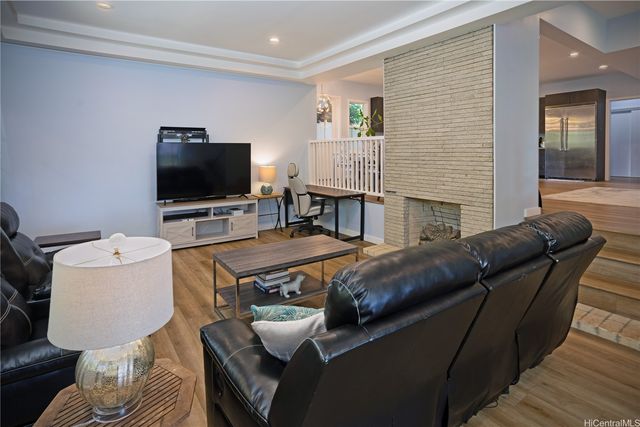 14 Hakumele Place, Honolulu, HI 96817