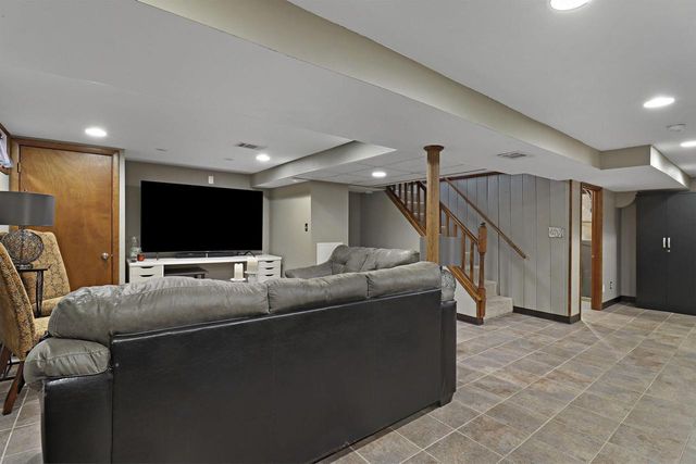 N84W15170 Knoll TERRACE, Menomonee Falls, WI 53051