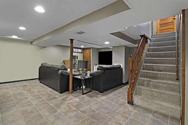 N84W15170 Knoll TERRACE, Menomonee Falls, WI 53051