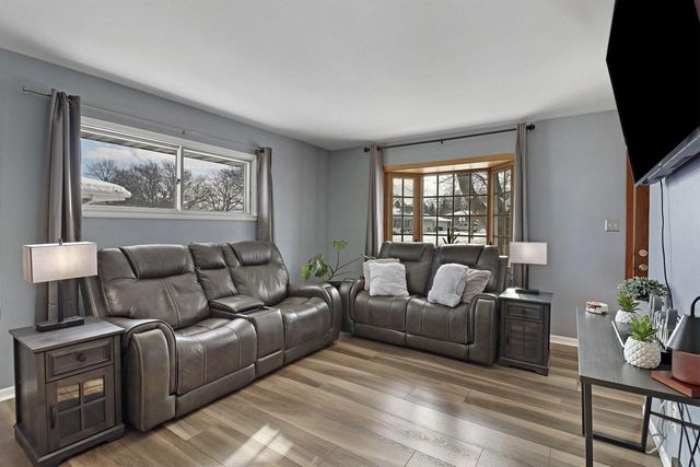 N84W15170 Knoll TERRACE, Menomonee Falls, WI 53051