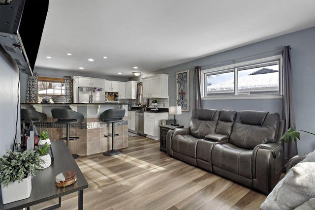 N84W15170 Knoll TERRACE, Menomonee Falls, WI 53051