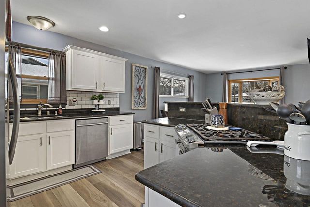 N84W15170 Knoll TERRACE, Menomonee Falls, WI 53051