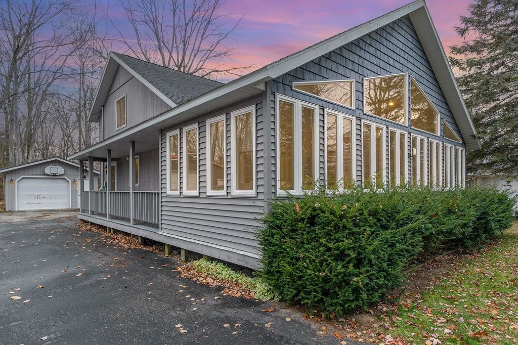 7549 Hillsdale Drive, Hale, MI 48739