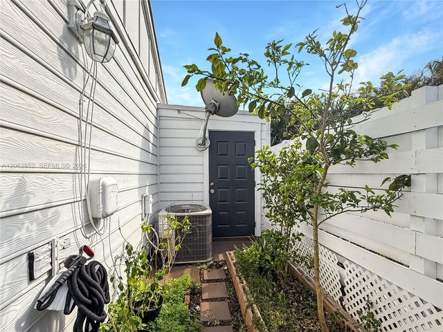 13771 SW 149th Cir Ln 4-85, Miami, FL 33186