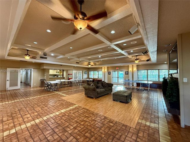 13771 SW 149th Cir Ln 4-85, Miami, FL 33186