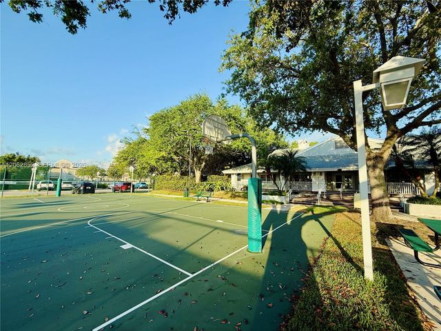 13771 SW 149th Cir Ln 4-85, Miami, FL 33186