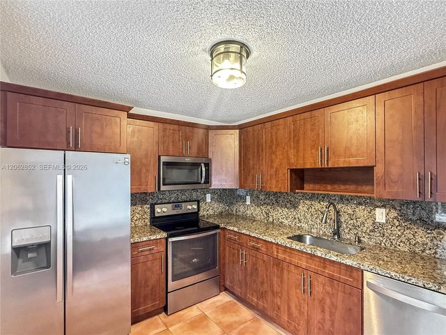 13771 SW 149th Cir Ln 4-85, Miami, FL 33186