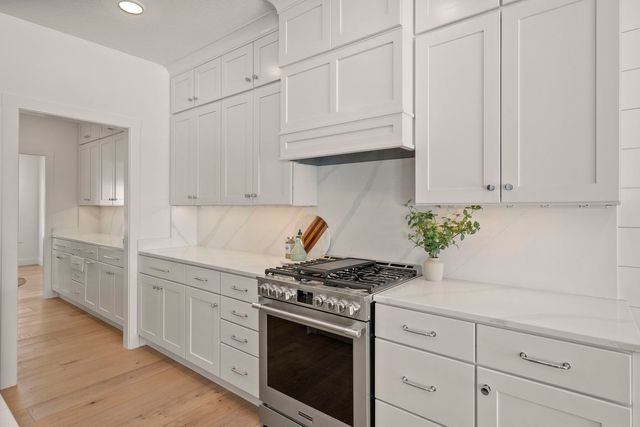 6542 Pelican Street, Bettendorf, IA 52722