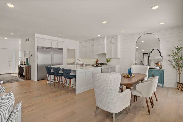 6542 Pelican Street, Bettendorf, IA 52722