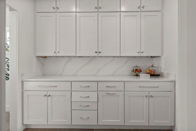 6542 Pelican Street, Bettendorf, IA 52722