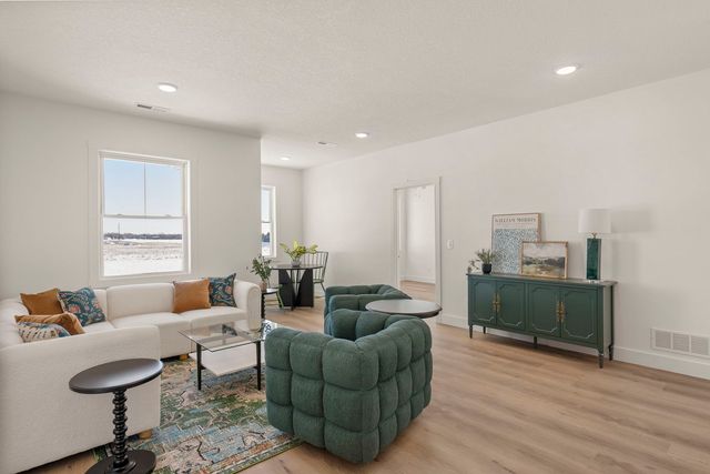 6542 Pelican Street, Bettendorf, IA 52722