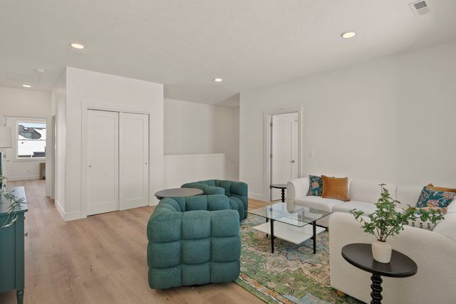 6542 Pelican Street, Bettendorf, IA 52722