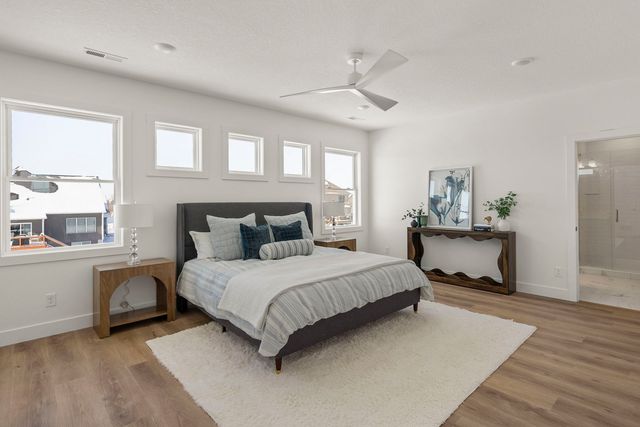 6542 Pelican Street, Bettendorf, IA 52722