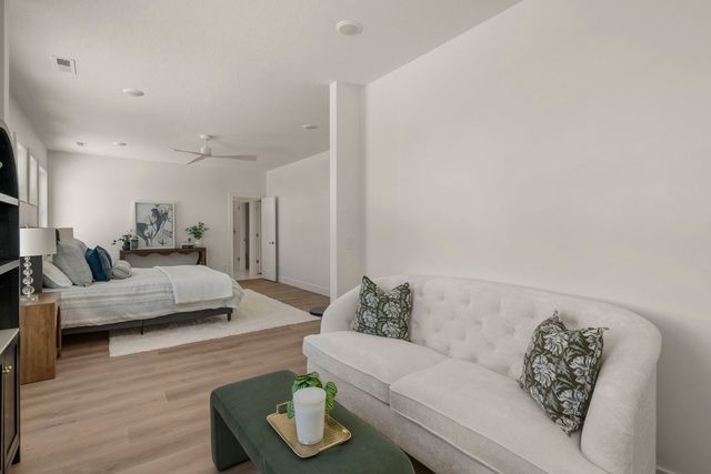 6542 Pelican Street, Bettendorf, IA 52722