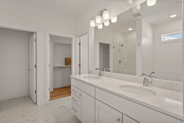 6542 Pelican Street, Bettendorf, IA 52722