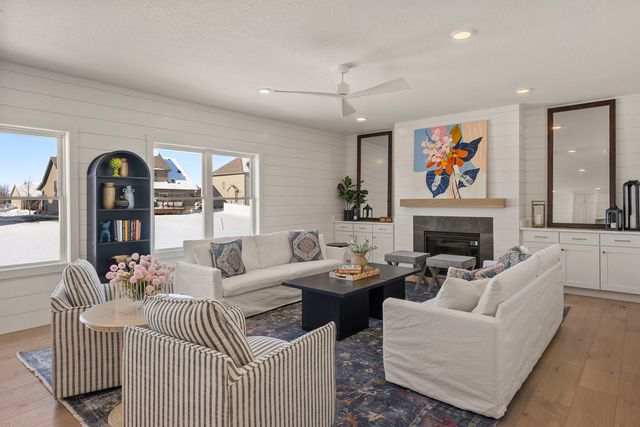 6542 Pelican Street, Bettendorf, IA 52722