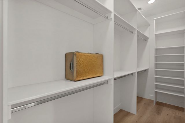 6542 Pelican Street, Bettendorf, IA 52722