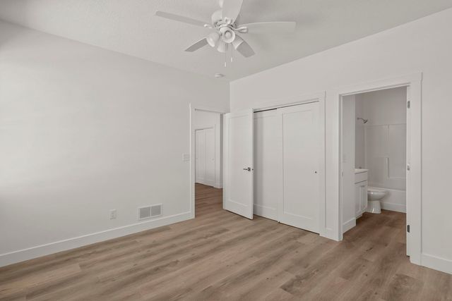 6542 Pelican Street, Bettendorf, IA 52722