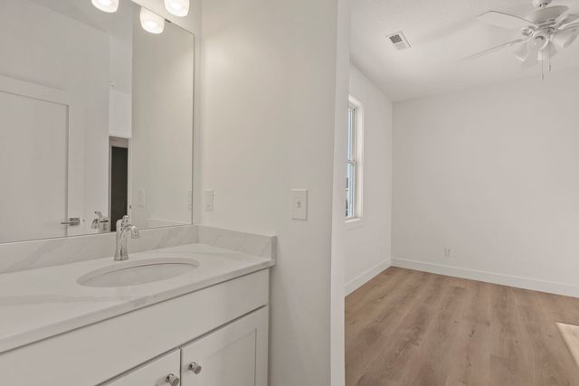 6542 Pelican Street, Bettendorf, IA 52722