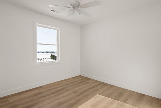 6542 Pelican Street, Bettendorf, IA 52722