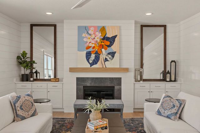 6542 Pelican Street, Bettendorf, IA 52722